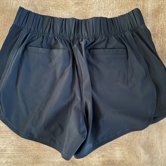 NWT Apana Yoga Shorts. Black size M - Picture 5 of 6